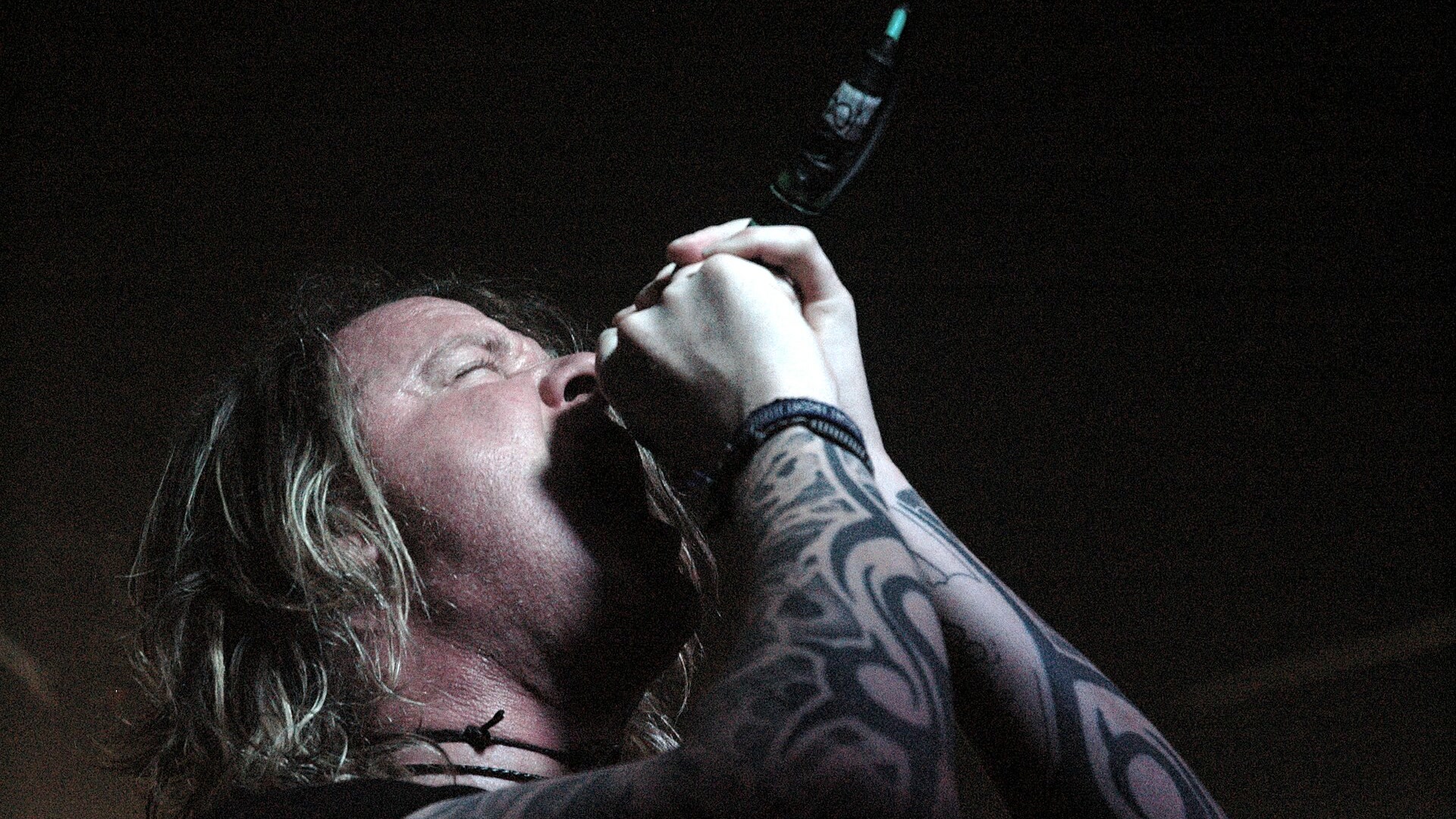 Burton C. Bell en vivo con Fear Factory