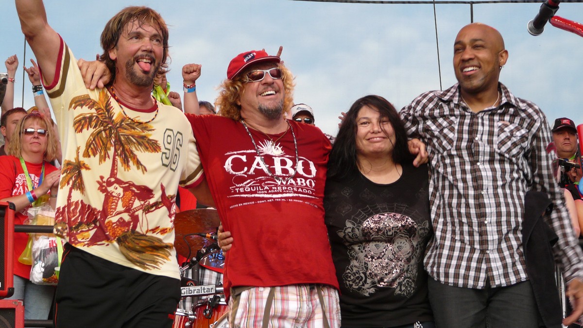 Sammy Hagar con los Waboritas en el escenario