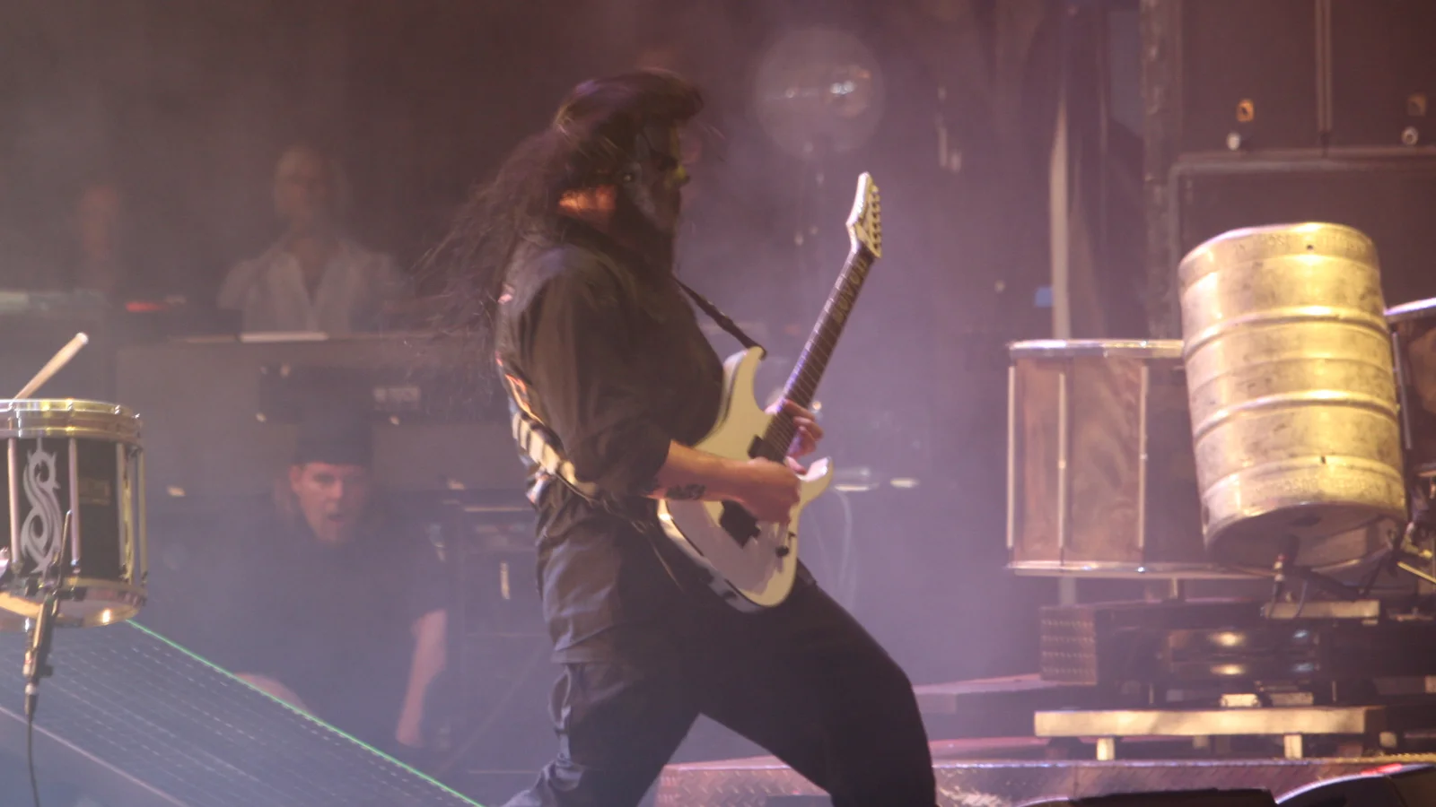 Mick Thomson tocando en vivo con Slipknot