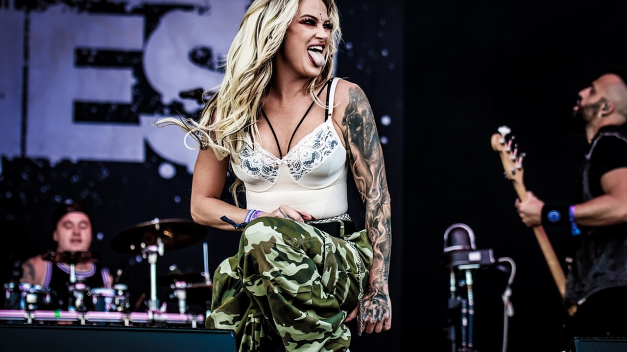 Heidi Shepherd en vivo con Butcher Babies en Wacken 2024