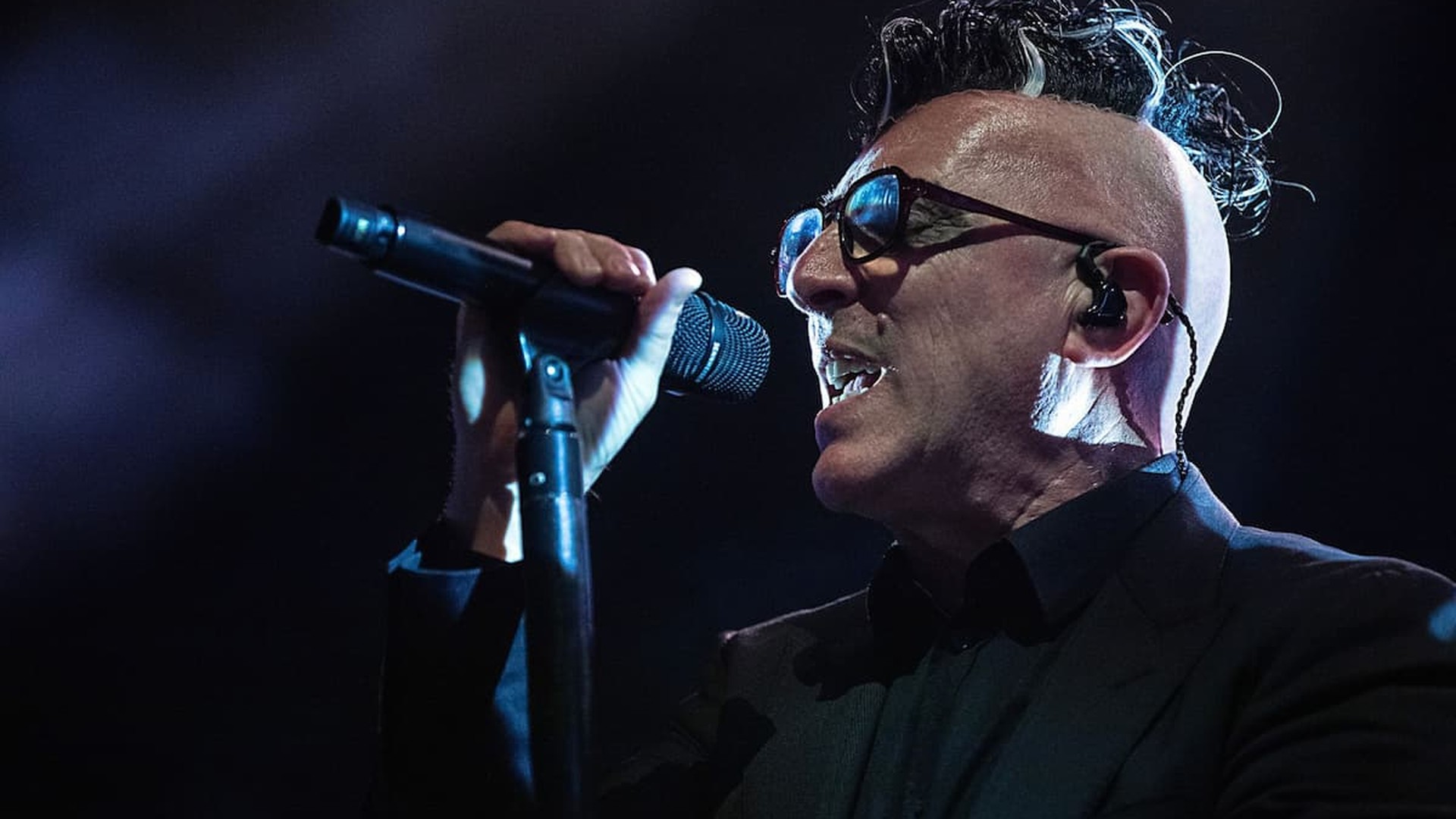 Maynard James Keenan cantando en vivo