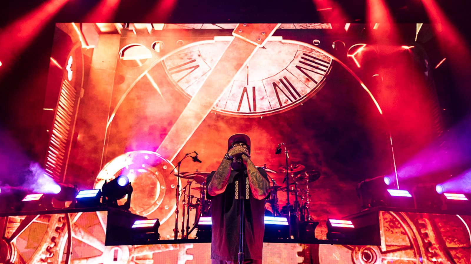 Staind en vivo en la gira del 25 aniversario de Break The Cycle