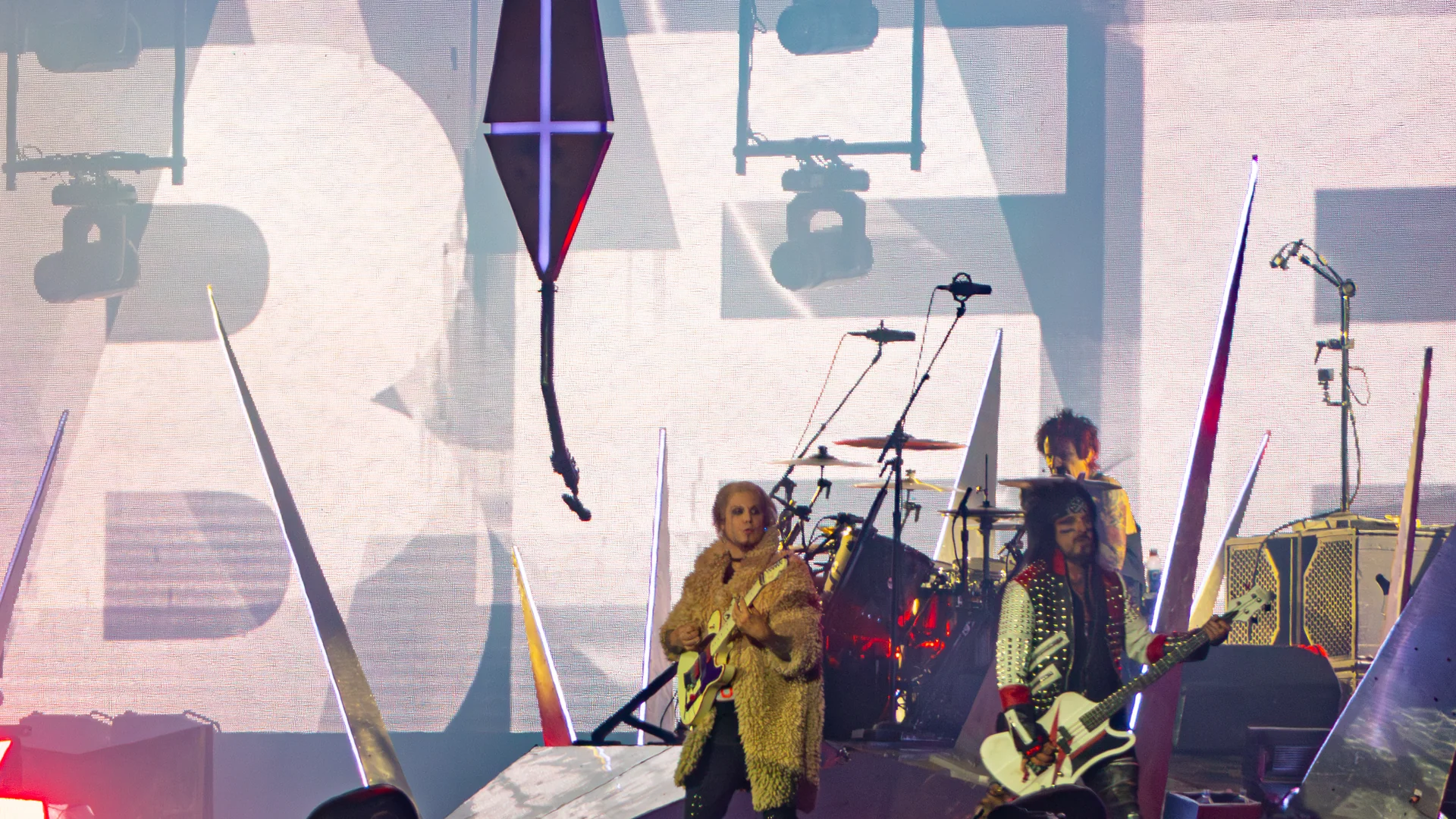 John 5 y Nikki Sixx de Mötley Crüe en vivo