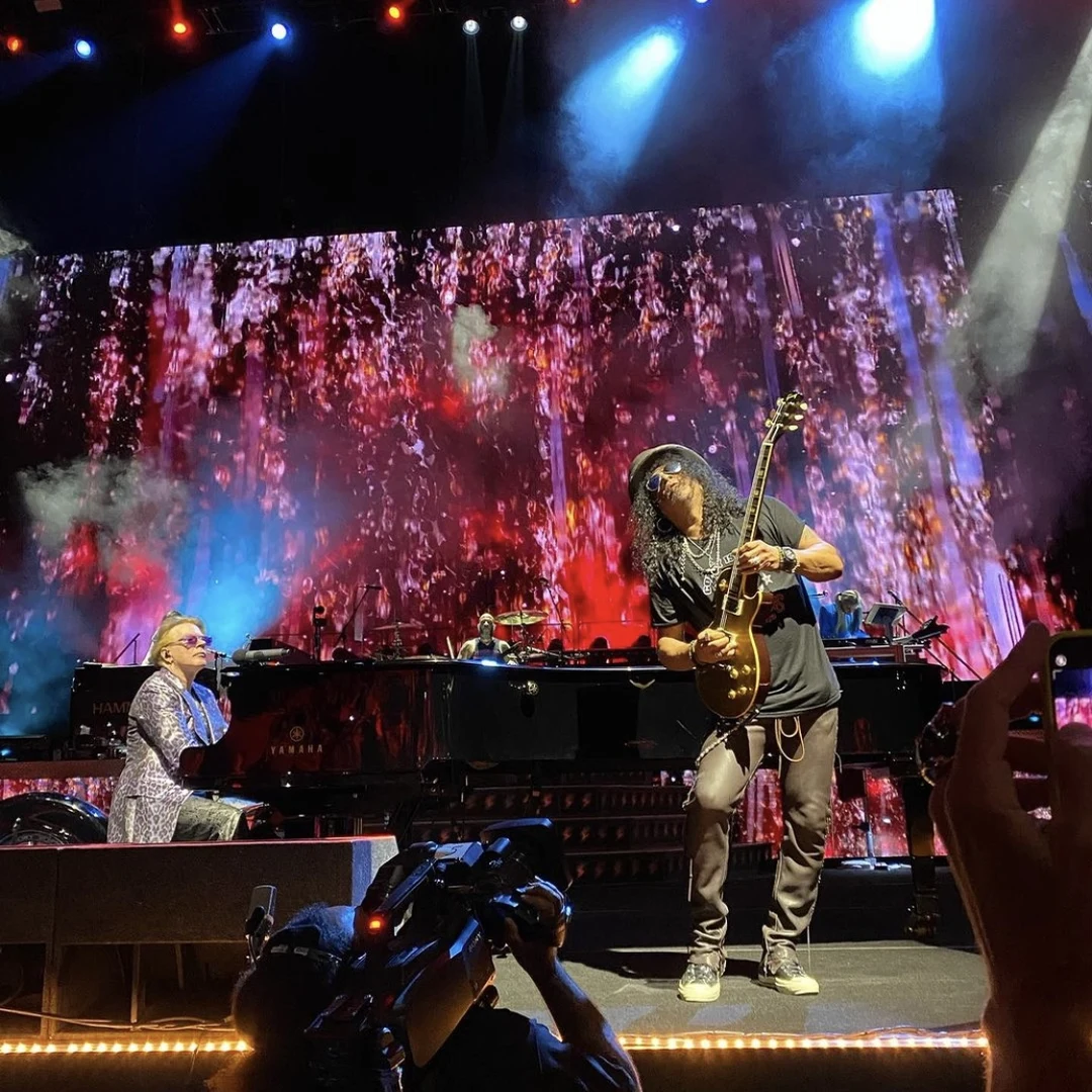 Axl Rose y Slash de Guns N' Roses en vivo