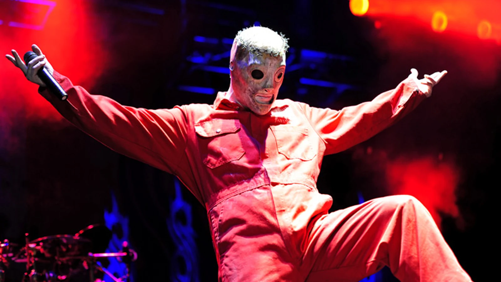 Corey Taylor de Slipknot en vivo con su máscara